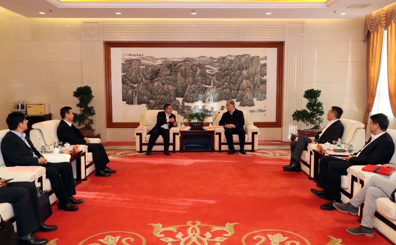 雷凡培會(huì)見中國(guó)船級(jí)社黨委副書記、總裁莫鑒輝一行